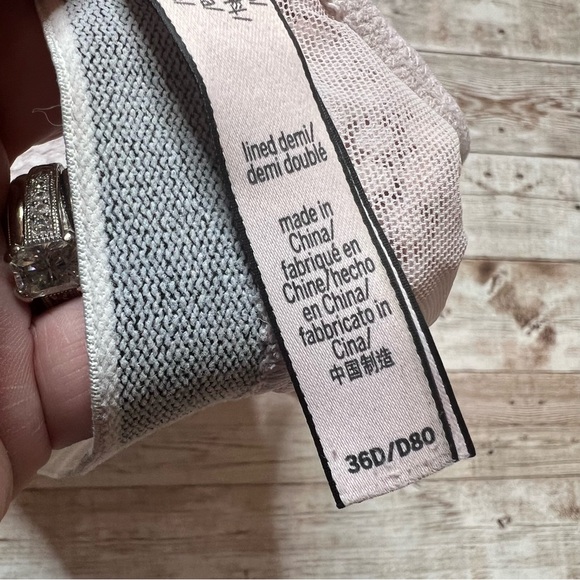 ❤️Victoria’s Secret Lined Demi 36D bra - Picture 4 of 4